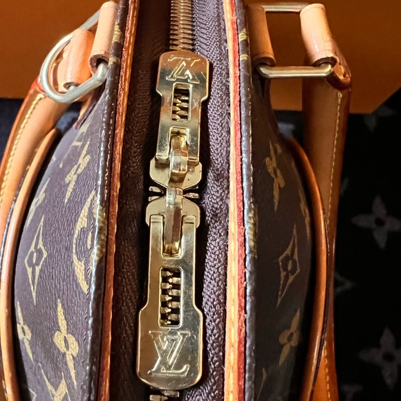 Vintage Louis Vuitton Monogram Ellipse PM - Picture 8 of 16